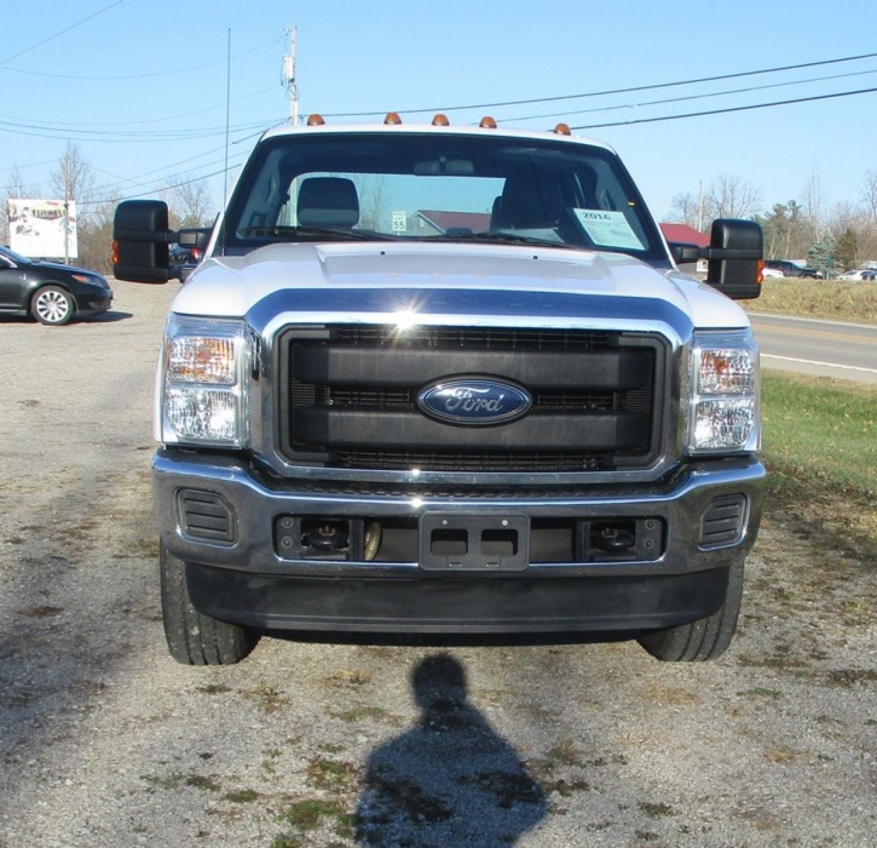 2016 White /Gray Ford F-250 SD (1FT7W2B60GE) with an 6.2 V8 engine, Auto transmission, located at 1725 US-68 N, Bellefontaine, OH, 43311, (937) 592-5466, 40.387783, -83.752388 - 2016 FORD F250 “SUPER DUTY” w/”APPEARANCE PKG” XL CREW CAB 4x4 6.2 V8, AUTO, White/Gray, AMFM/CD, Power Mirrors, Power Windows, Power Locks, Power Brakes, Power Steering w/tilt/cruise, Trailer Package w/bumper & bed hitch, Electric trailer brake, Bed Liner, Chrome Bumpers, Chrome Tube Steps - Photo #4